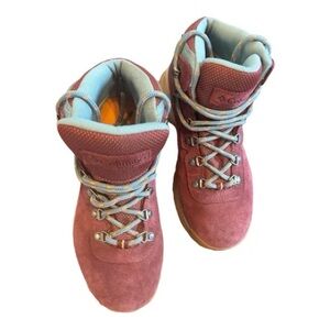Columbia Hiking Boots, Newton Ridge
Plus Waterproof.